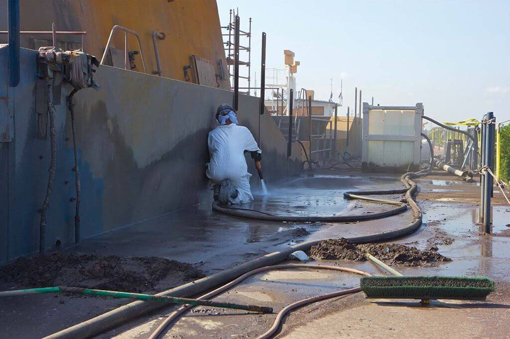 5 Things to Consider When Selecting Wet or Vapor Abrasive Blasting Equipment