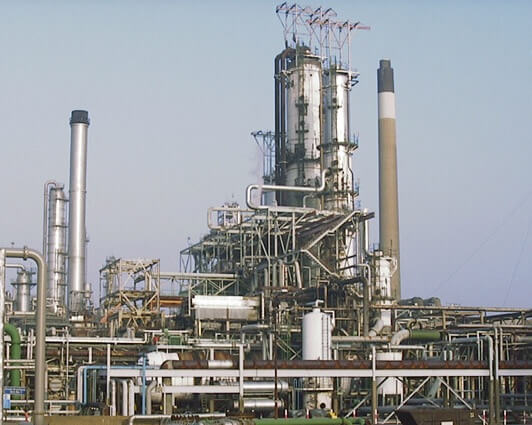 Figure 1. A refinery crude oil distiller unit.